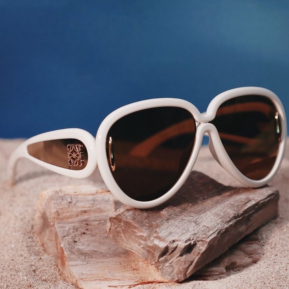 Excluded Loewe Sunglasses, New 340 - Picture 4 of 7
